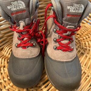 Boys 13 The North Face Waterproof boots